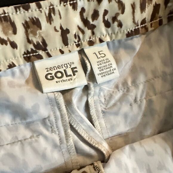Chico’s Golf Leopard Print Capri Pants Size 1.5= Medium - Picture 2 of 10
